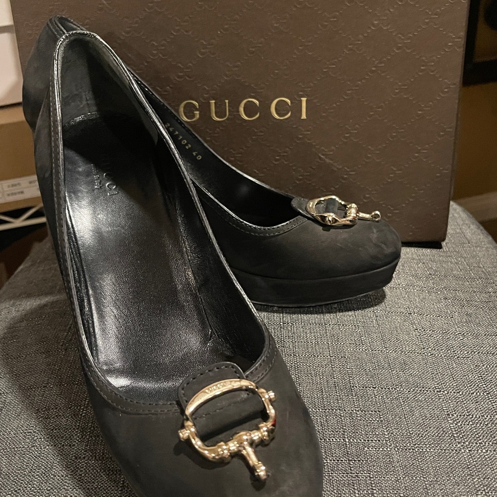 Gucci Black Women's Shoes with Gold Accent